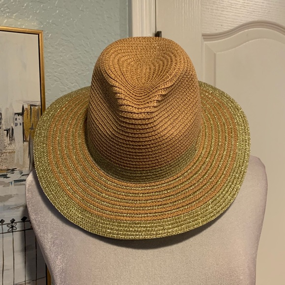 BEBE๐Gold Metallic Hat